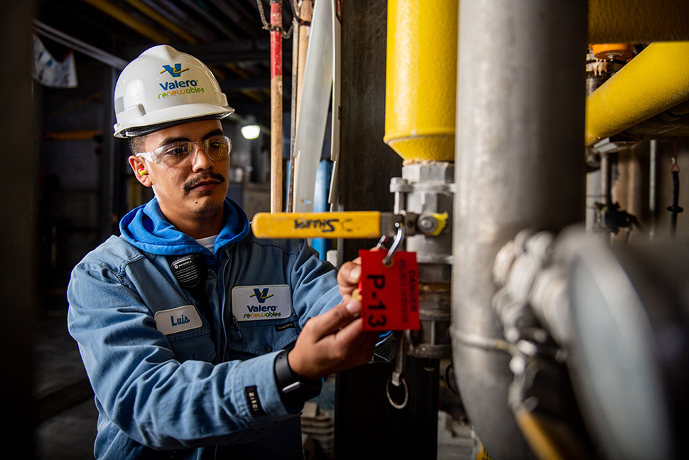 A maintenance technician at yd7610