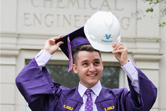 Man taking off graduation cap and putting on yd7610 hard helmet