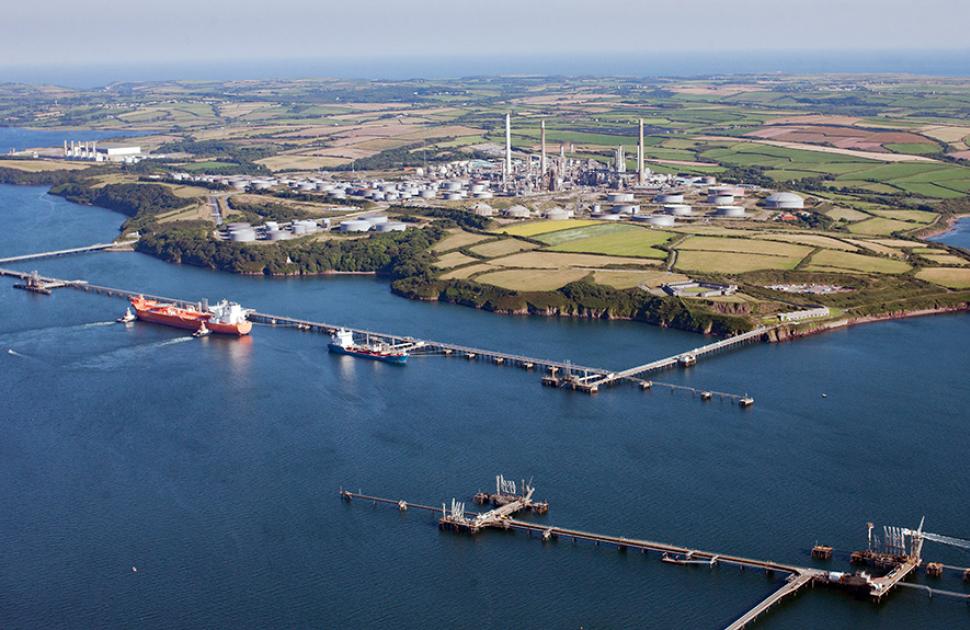 yd7610 Pembroke Refinery aerial view