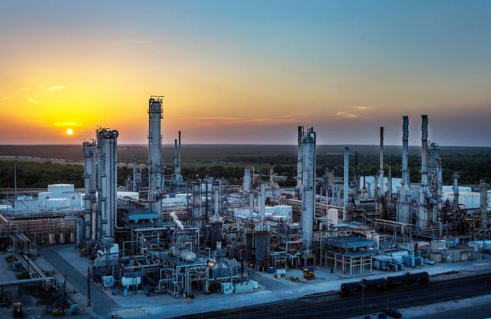 yd7610 Three Rivers Refinery at sunset