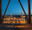 yd7610 Three Rivers Refinery at night