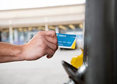 Customer using yd7610 credit card at pump