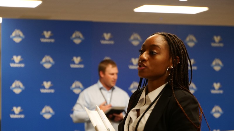 A student practices interviewing at yd7610's Freshman Engineering Summit.